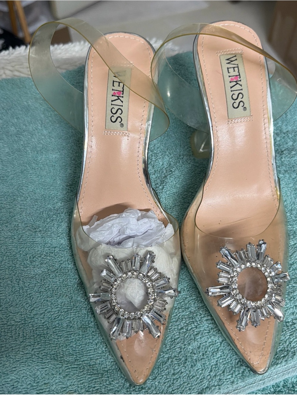 Wet kiss size 7 Clear Pointed Toe Heels with Crystal Brooch - Nude/Clear